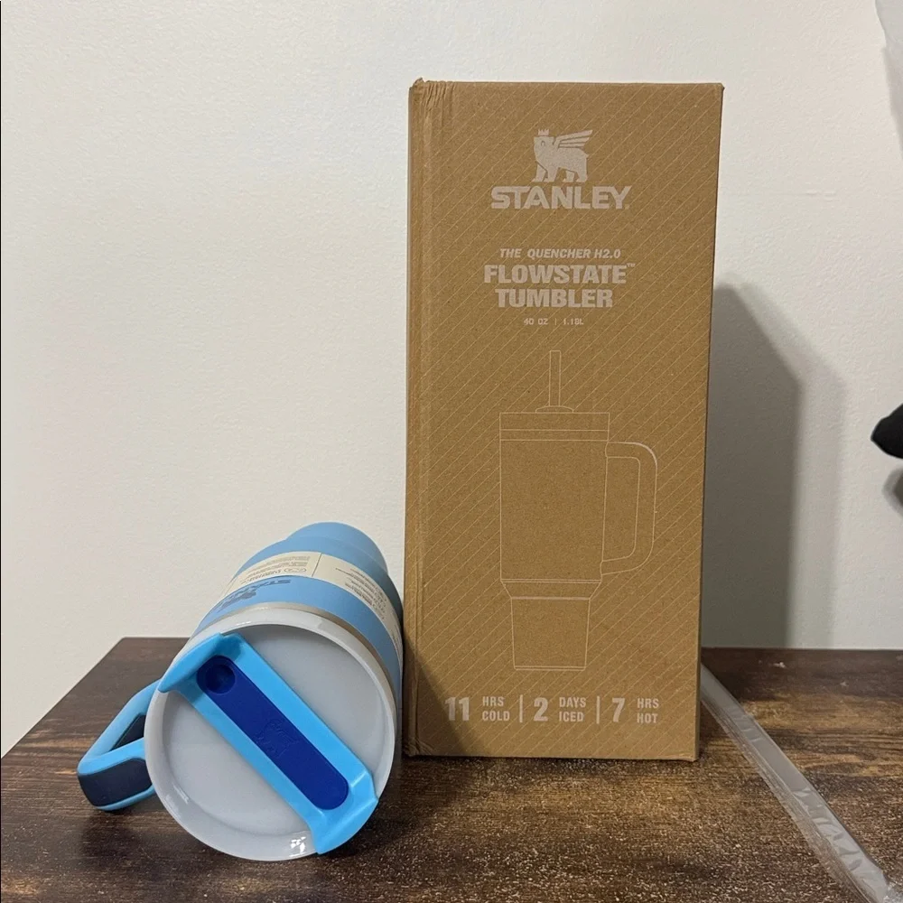 Stanley Sky Blue Quencher H2.0 Flowstate Tumbler with Straw 40oz NEW - Picture 9 of 9